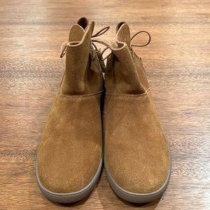 NWOT Koolaburra by Ugg, Chestnut Suede Skyller Tassel Ankle Boots, size 8